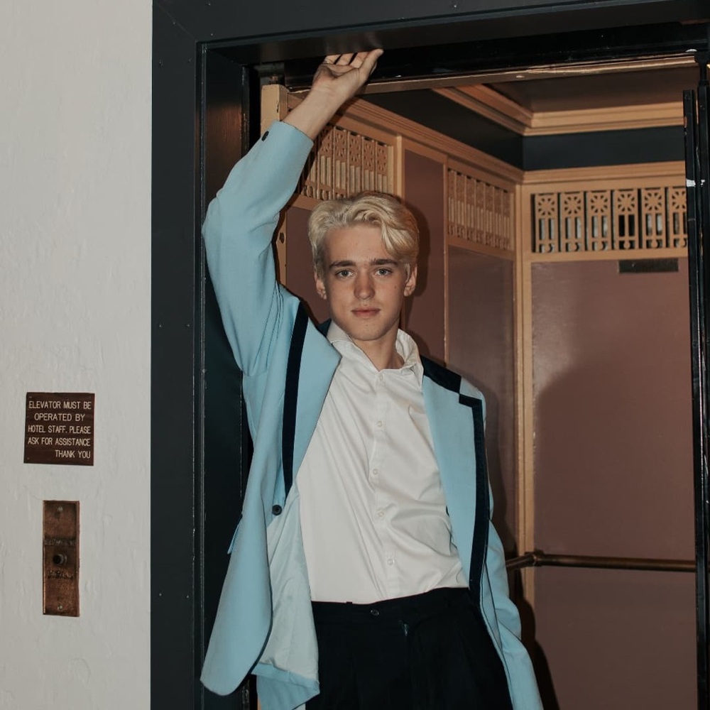 Meet your Posher, Max